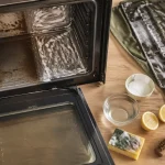 nettoyer four très encrassé bicarbonate vinaigre citron