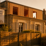 Surélévation maison et voisinage en chantier